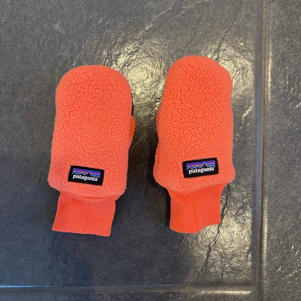 3-6 months Patagonia pink Fleece Mittens